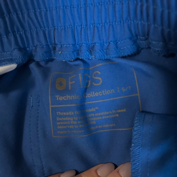 2 PAIRS - Figs Yola Skinny Scrub Pant 2.0, size Small Tall - Picture 2 of 2